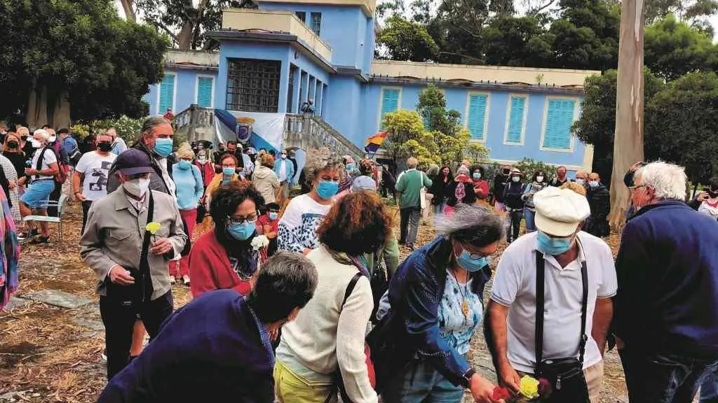 Homenaxe &aacute;s v&iacute;timas do franquismo o pasado domingo na illa de San Sim&oacute;n. (Foto: N&oacute;s Diario)