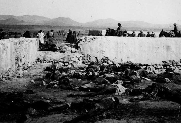 Cadáveres de soldados españois no campo de batalla de Annual (Rif). (Foto: Exército español)