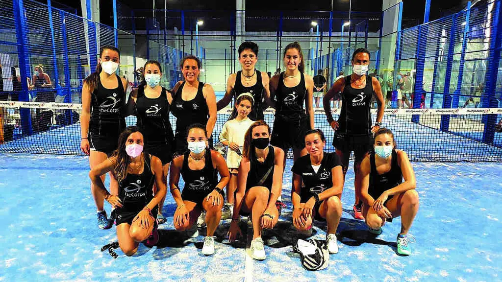 O equipo feminino de p&aacute;del do CSC Padel Factory, ga&ntilde;adoras da liga e a Copa Xunta este 2021 (CSC Padel Factory)