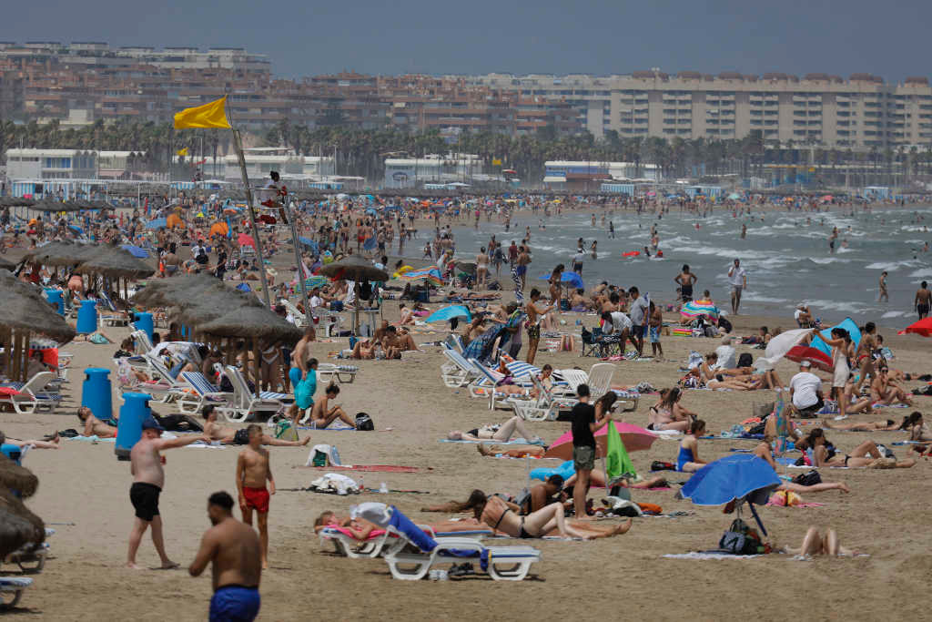 Praia da Malva-rosa (València) ateigada a semana pasada. (Foto: Rober Solsona / Europa Press)