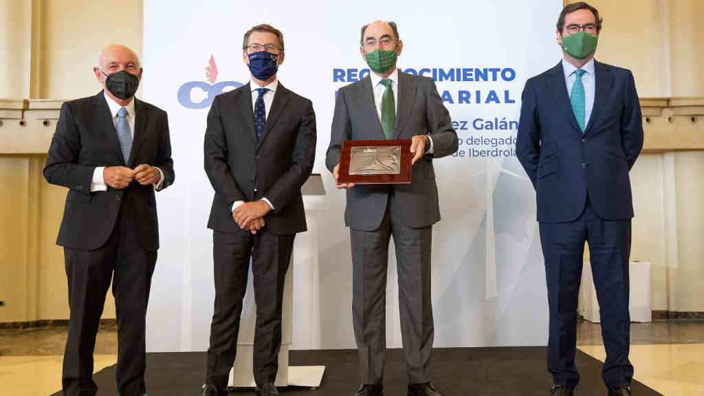 De esquerda á dereita: Antonio Fontenla, Alberto Núñez Feixoo, Ignacio Sánchez Galán e Antonio Garamendi (CEC).