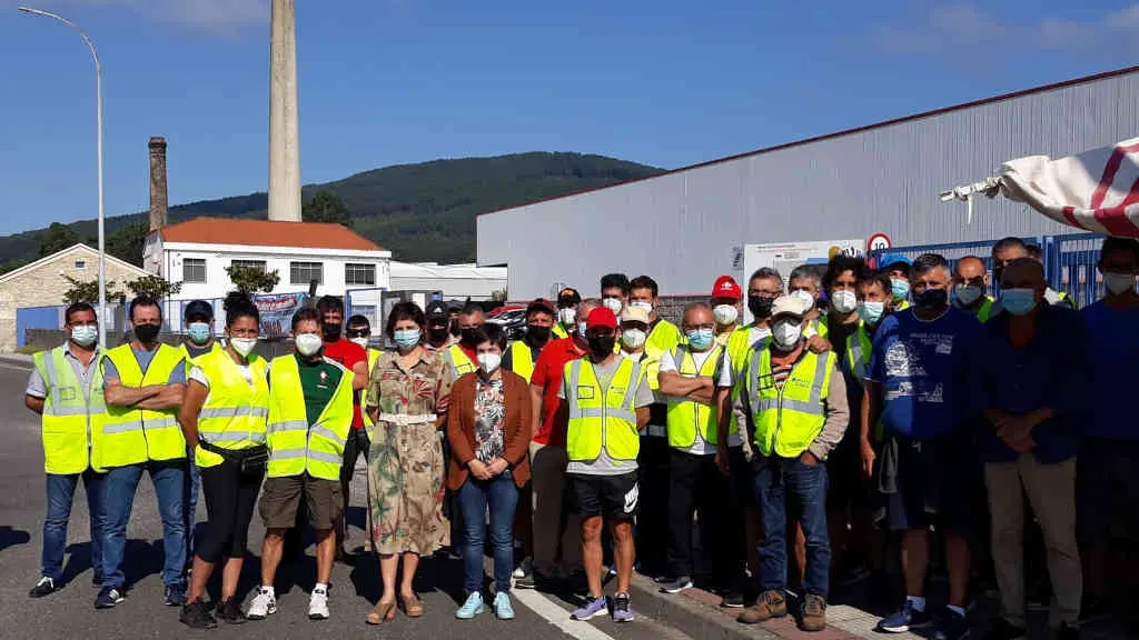 As alcaldesas do Rosal e Tomi&ntilde;o apoian aos traballadores e traballadoras de IKF, en folga desde hai d&uacute;as semanas (N&oacute;s Diario)