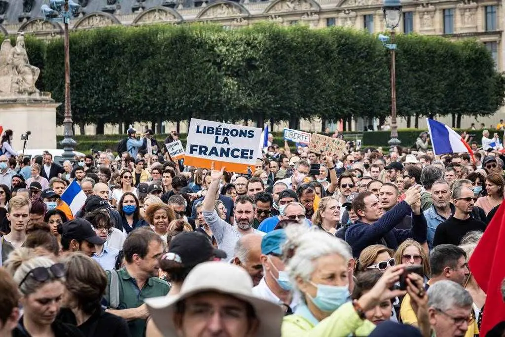 EuropaPress_3845710_17_july_2021_france_paris_demonstrators_take_part_in_protest_against_the
