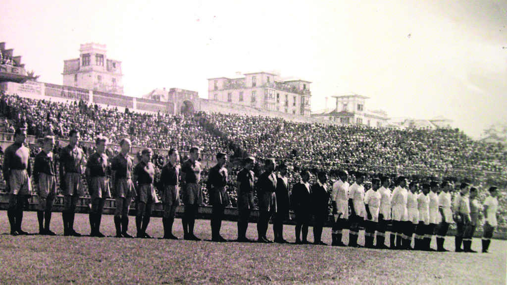 Sevilla e Helsingborgs, noutra gris edición do torneo decano (1954). (Foto: Nós Diario).