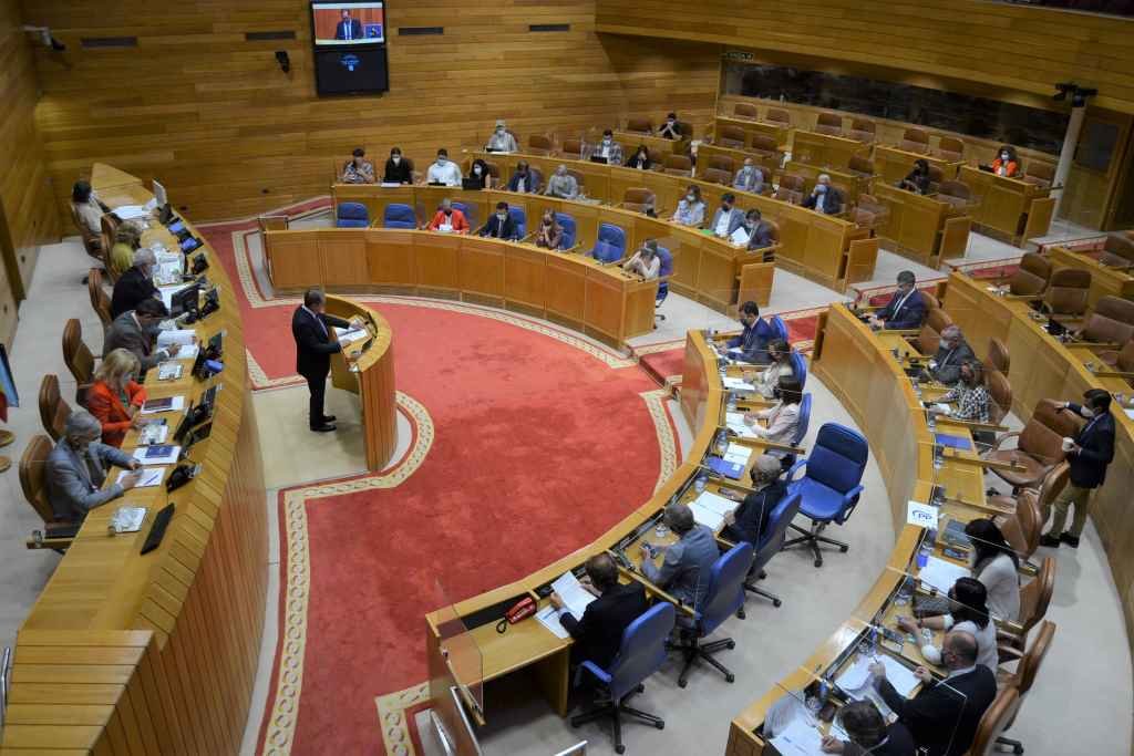 A oposición votou contra a redución da capacidade de gasto para as contas do ano que vén (Foto: Parlamento galego)