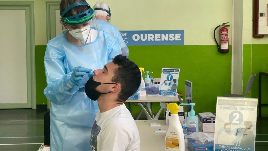 Punto de cribado con tests de ant&iacute;xenos na &aacute;rea sanitaria de Ourense. (Foro: Xunta da Galiza).