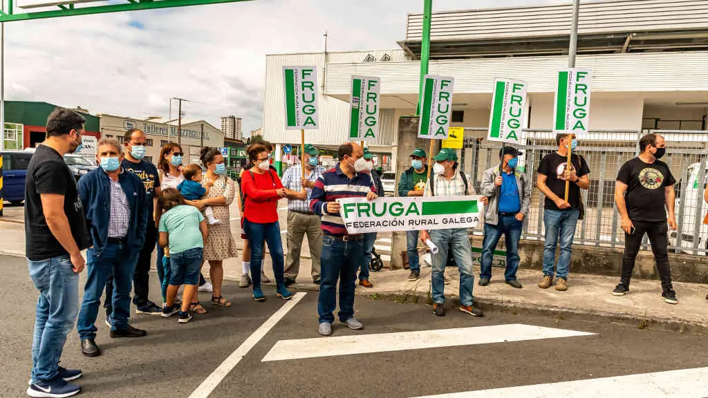 Concentraci&oacute;n da Fruga diante do Mercadona de Nar&oacute;n (N&oacute;s Diario)