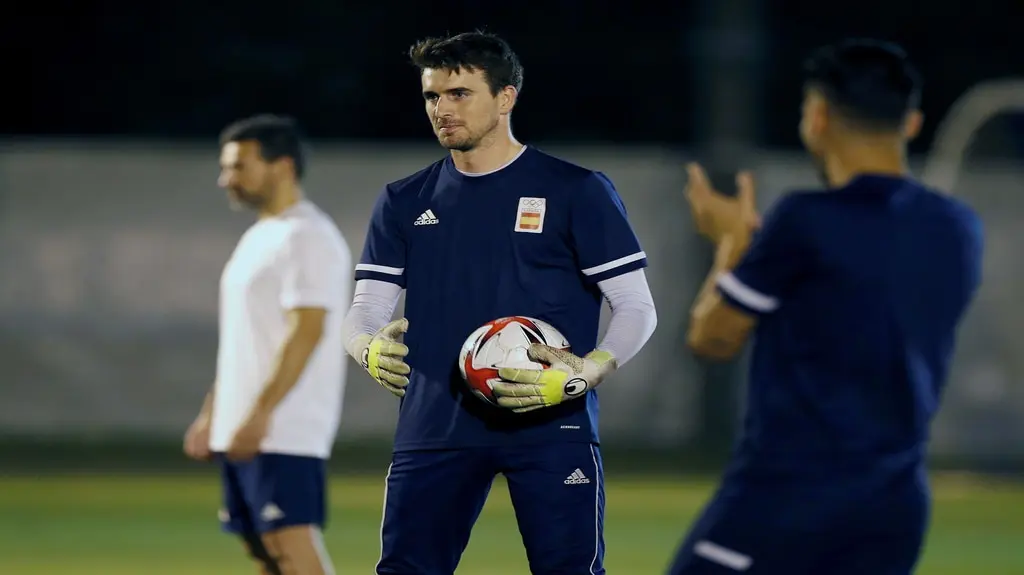 Iv&aacute;n Villar volve a Vigo cunha prata colgada do pescozo (Foto: COE).