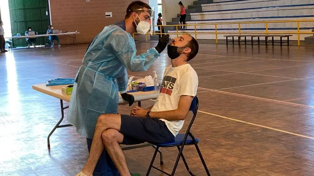 Cribado entre a poboaci&oacute;n m&aacute;is nova con tests de ant&iacute;xenos. (Foto: Xunta da Galiza).