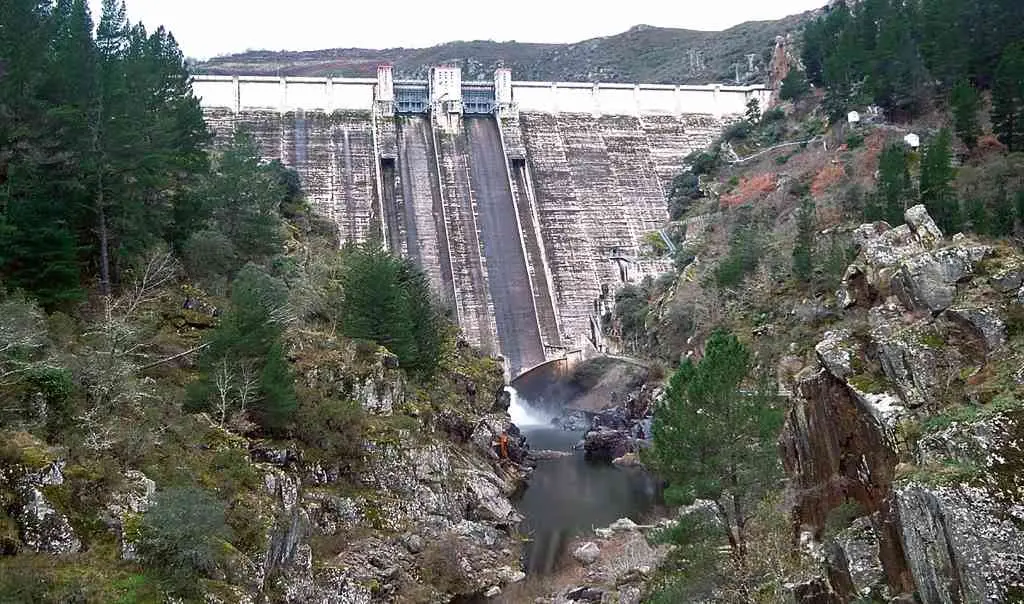 Encoro de Iberdrola no Vao en Manzaneda (Foto; Europa Press)