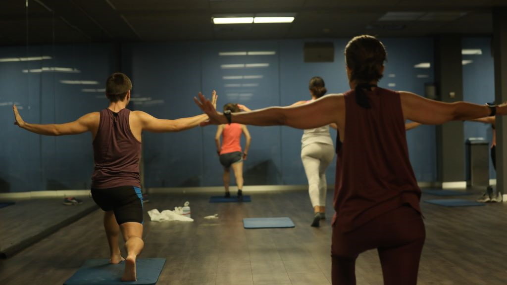 Varias persoas realizan actividade física nun centro especializado (Foto: Marta Fernández / Europa Press).