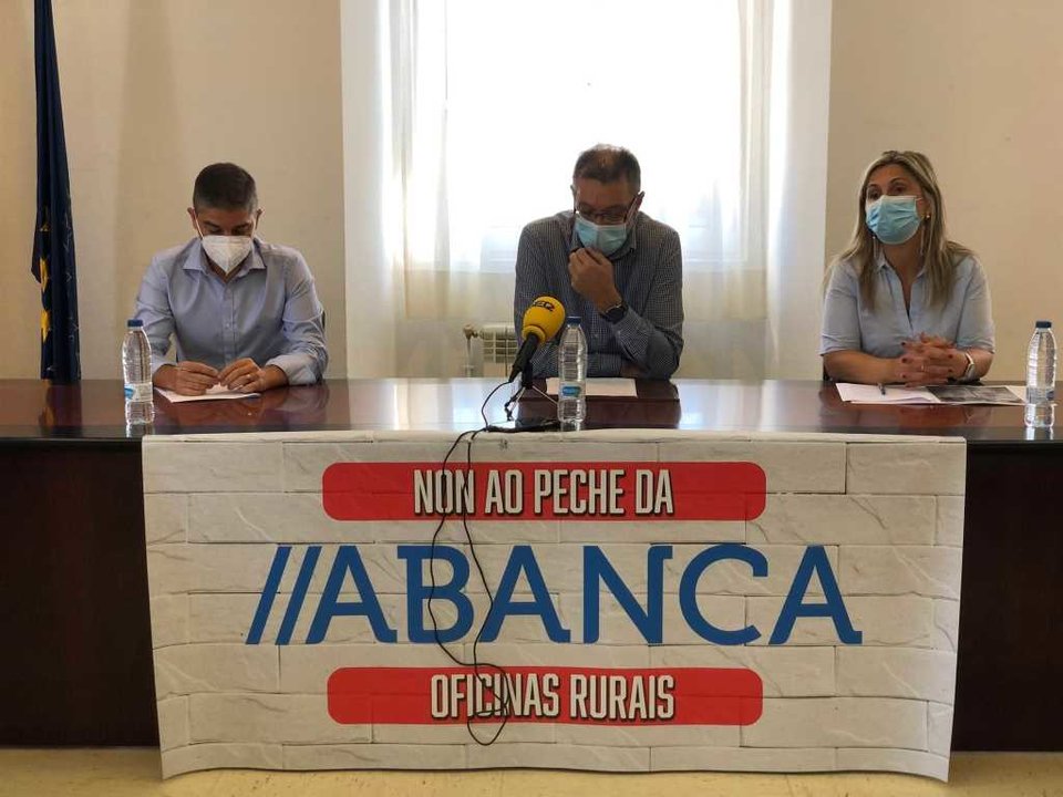 Os alcaldes e a alcaldesa da Baña, Vimianzo e Zas anuncian accións conxuntas (Foto: Europa Press)