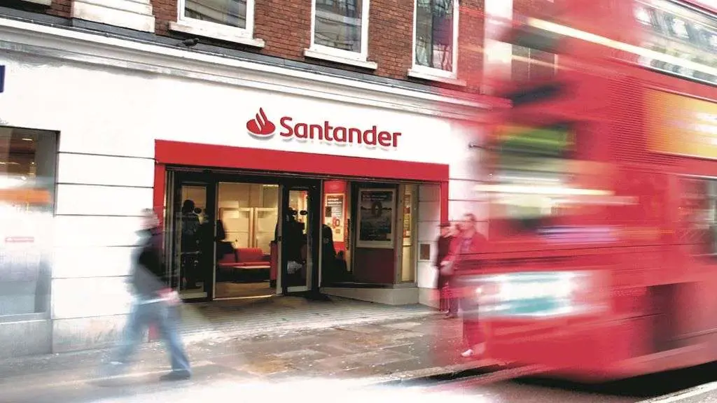 O Banco Santander &eacute; o segundo grupo financeiro en volume de dep&oacute;sitos na Galiza. (Foto: Banco Santander)