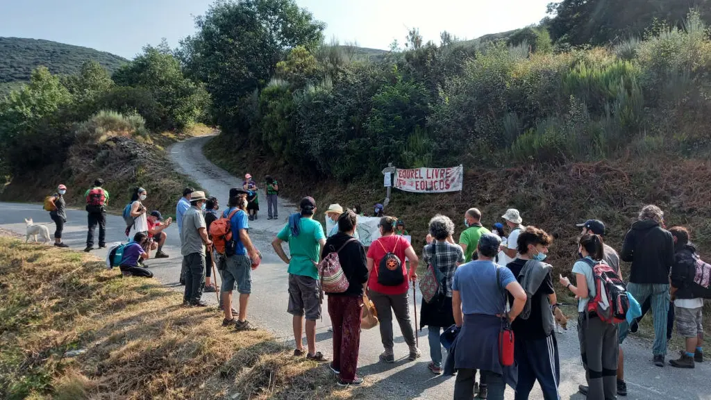 Un intre da andaina reivindicativa no Courel. (Foto: Plataforma Eiqu&iacute; E&oacute;licos Non)