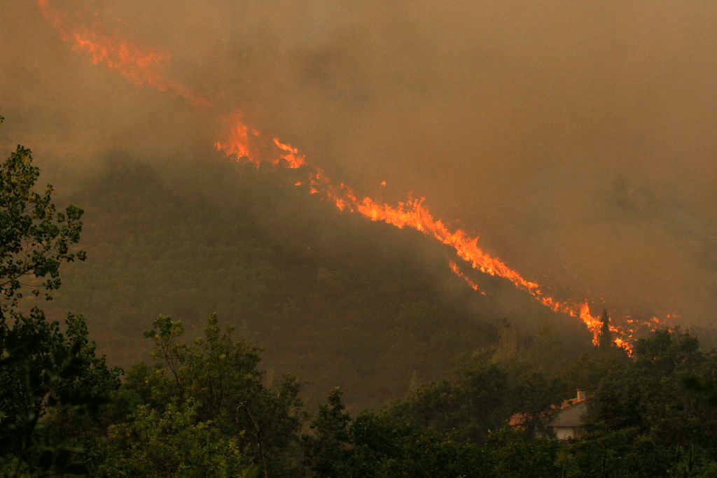 Incendio de Navalacruz o pasado 16 de agosto. (Foto: Rafael Bastante / Europa Press)