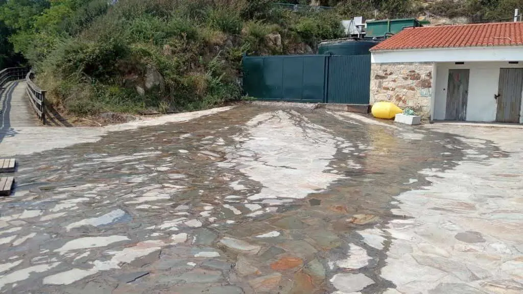 Imaxe da vertedura de augas residuais en Ons. (Foto: N&oacute;s Diario) #ons #vertedura #depuradora #parquenacionaldasillasatl&aacute;nticas