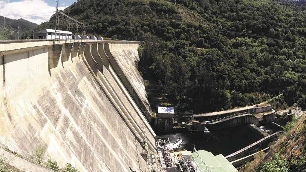 Encoro dos Peares no r&iacute;o Mi&ntilde;o. (Foto: N&oacute;s Diario) #encoro #presa #el&eacute;ctricas #hidroel&eacute;ctricas #r&iacute;o #mi&ntilde;o #bac&iacute;ami&ntilde;osil #aproveitamento #concesi&oacute;n #medioambiente