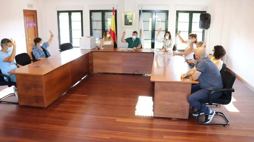 Unha imaxe da votaci&oacute;n no pleno de Portas. (Foto: Europa Press) #portas #abanca #fechamento #sucursal #rural #servizos #entidadefinanceira #banco