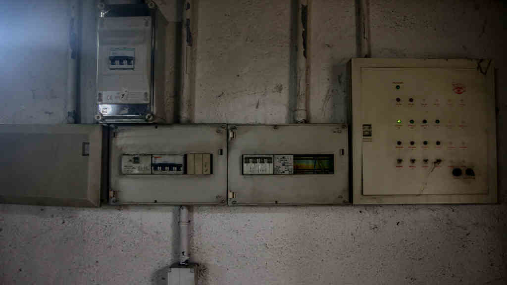 A táboa de control de luces dun edificio o pasado mes de agosto (Ricardo Rubio / Europa Press).