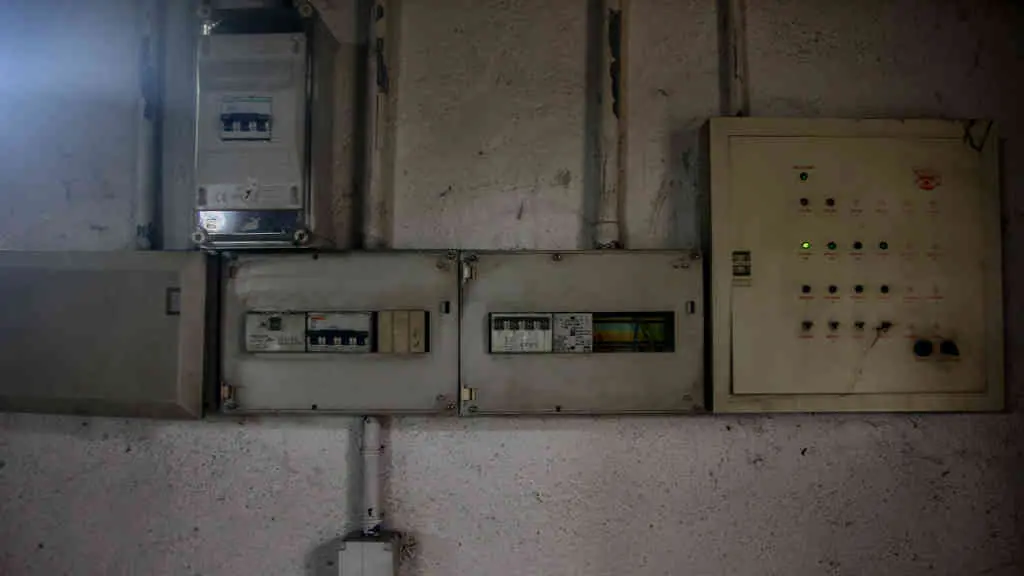 A t&aacute;boa de control de luces dun edificio o pasado mes de agosto (Ricardo Rubio / Europa Press).