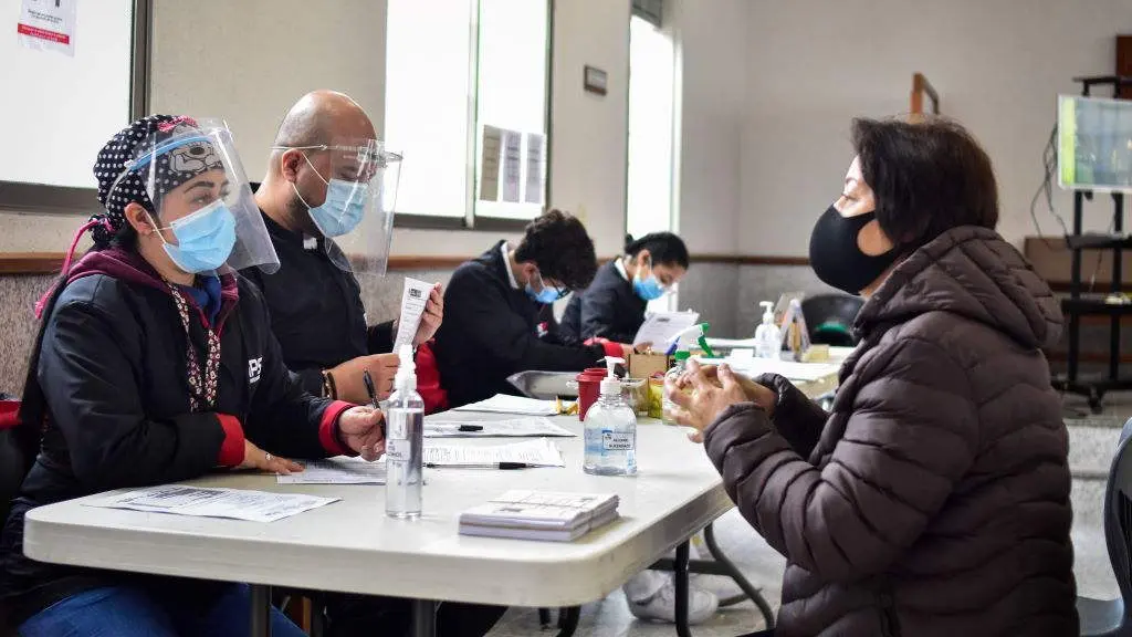 Centro de vacinaci&oacute;n fronte ao coronavirus en Colombia. (Foto: Camilo Erasso / Zuma Press / Contactophoto) #coronavirus #covid19 #colombia #pandemia #variantemu #cepa #oms #vacina