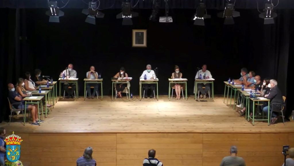Debate da moción de censura en Malpica.