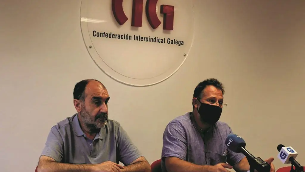 Fernando Branco, secretario de Enerx&iacute;a da Federaci&oacute;n de Industria da CIG, e Paulo Carril, secretario xeral da CIG, onte en rolda de prensa. (Foto: N&oacute;s Diario)