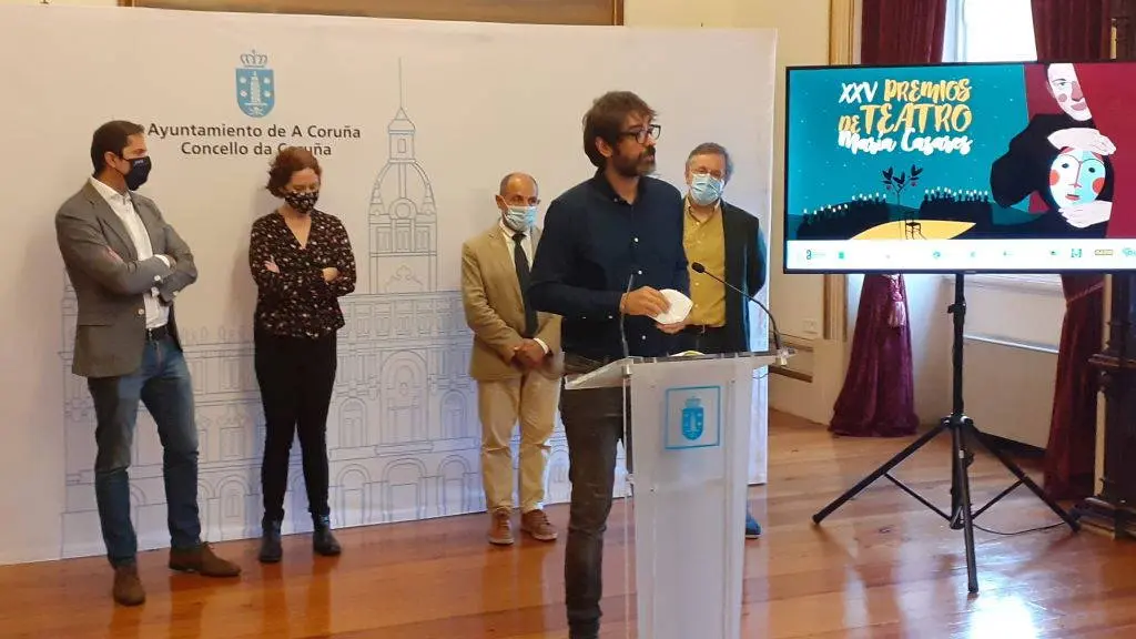 Xos&eacute; Barato durante a presentaci&oacute;n da gala dos XXV Premios de Teatro Mar&iacute;a Casares (Foto: AAAG).