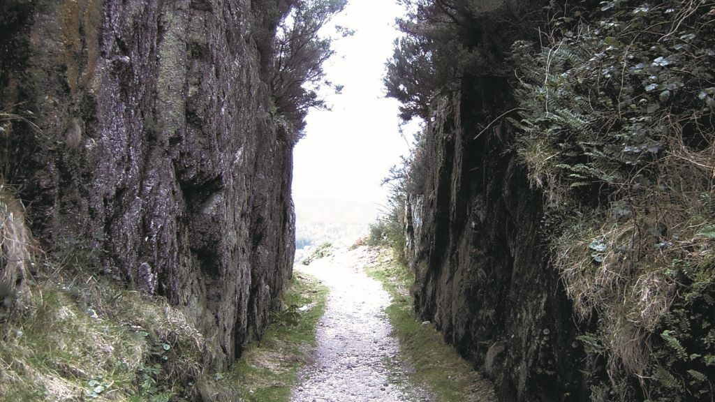 Camiño ou Rúa da Raíña Lupa (O Pico Sagro). (Foto: Nós Diario) #picosacro #coleccionábel #apelidos #aonomásticaquenacedaterra #héitospicallo