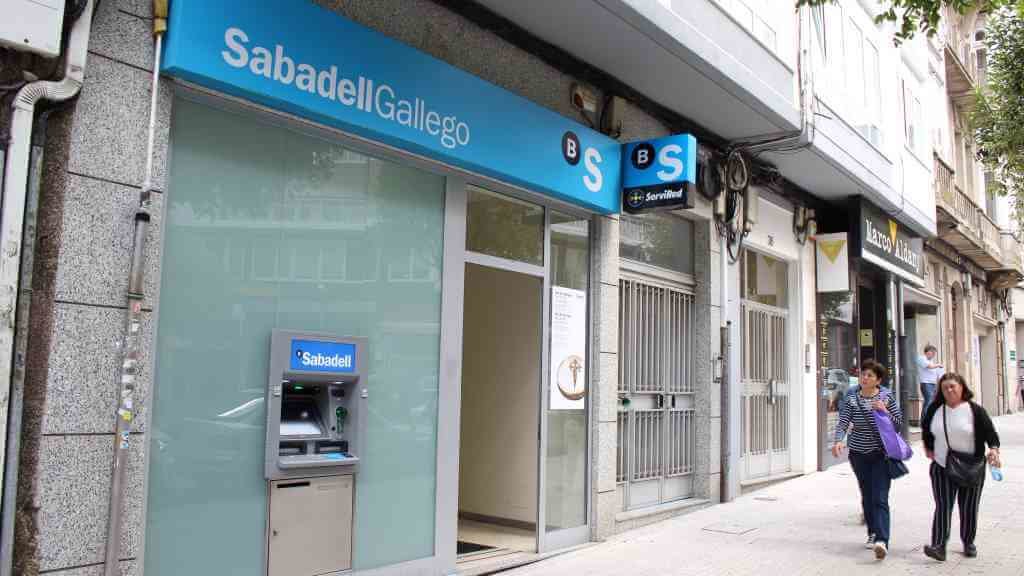 Oficina do Banco Sabadell en Compostela (Foto: Nós Diario).