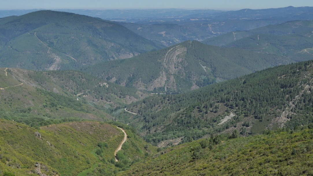 Vista do sinclinal do Sil desde o Xeomiradoiro Alto daMoa - As Fontes (Foto: Turismo Ribeira Sacra).