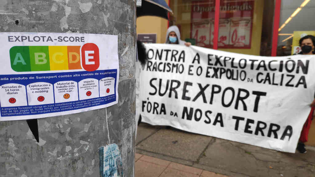 A protesta levou a etiquetaxe de denuncia ás grandes superficies de alimentación de Vilalba (Nós Diario).