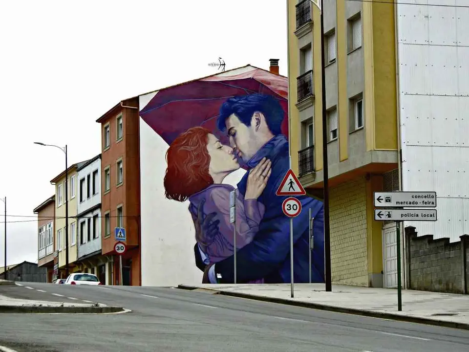 Arte urbana nos barrios de Carballo, na comarca de Berganti&ntilde;os (Foto: Guido &Aacute;lvarez Parga).