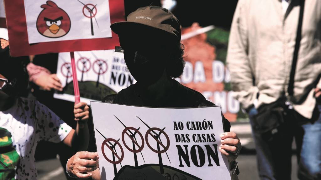 Manifestación en Compostela contra os eólicos, o pasado 5 de xuño (Foto: Arxina).