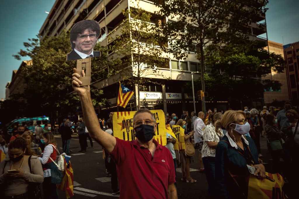 Concentración contra a detención de Carles Puigdemont na mañá da sexta feira (Imaxe: Europa Press)