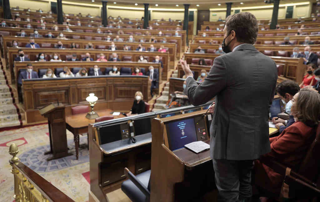 Pablo Casado diríxese ao pleno do Congreso na sesión de control ao Goberno español decorrida onte. (Foto: Eduardo Parra / Europa Press)