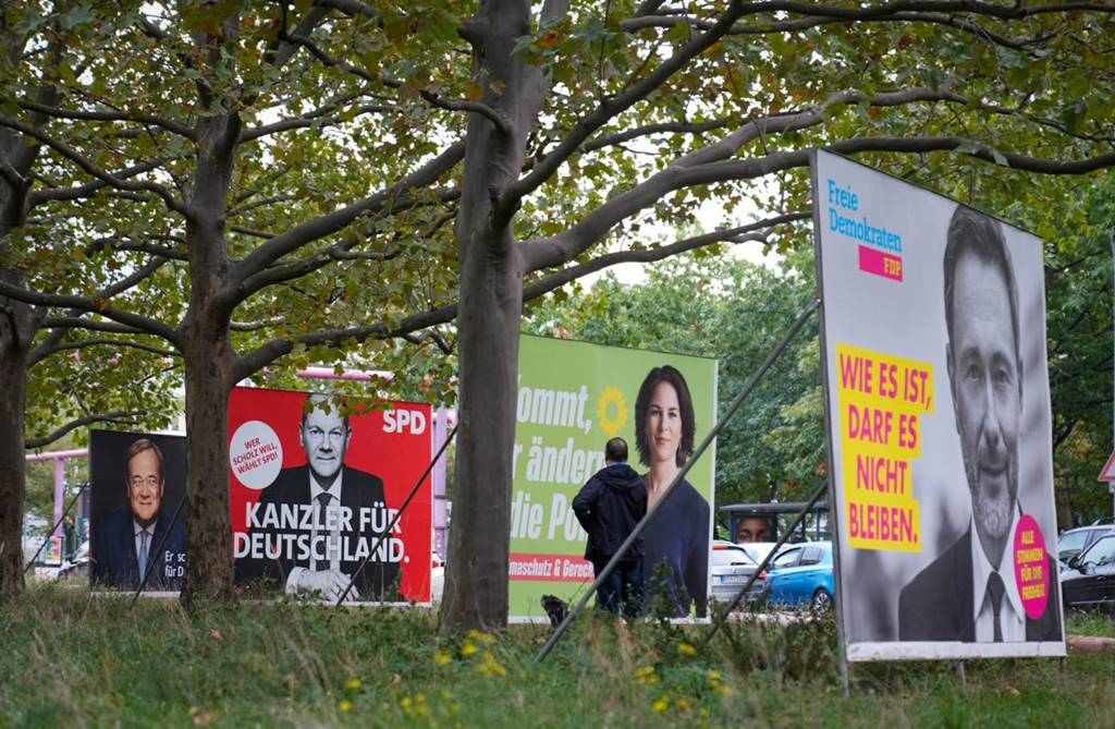 EuropaPress_3965602_27_september_2021_berlin_l-r_election_posters_of_the_cdu-csu_with_armin