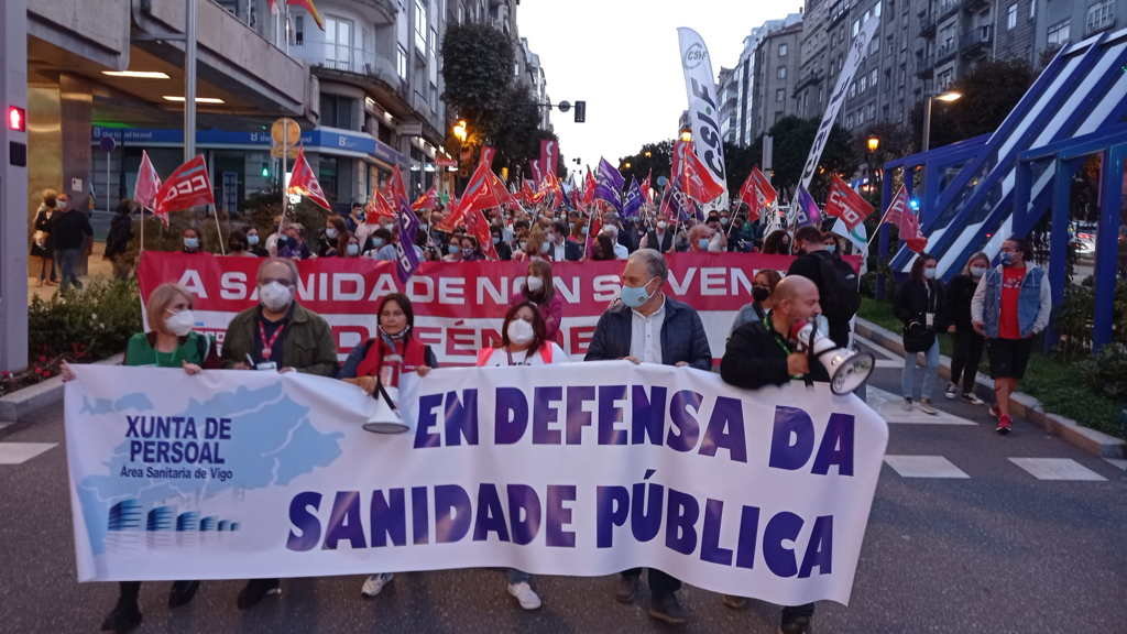 Cabeceira da manifestación polas rúas de Vigo en defensa da Atención Primaria, o pasado setembro (Foto: Nós Diario).