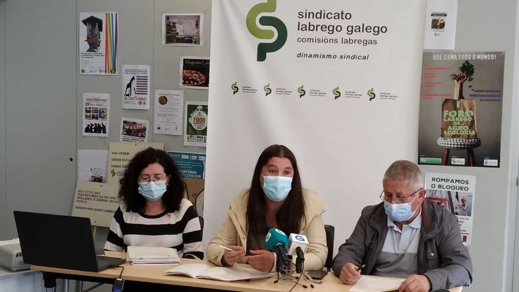 Isabel Vilalba, no centro, pide a Xunta e Ministerio que reaccionen (Foto: SLG).