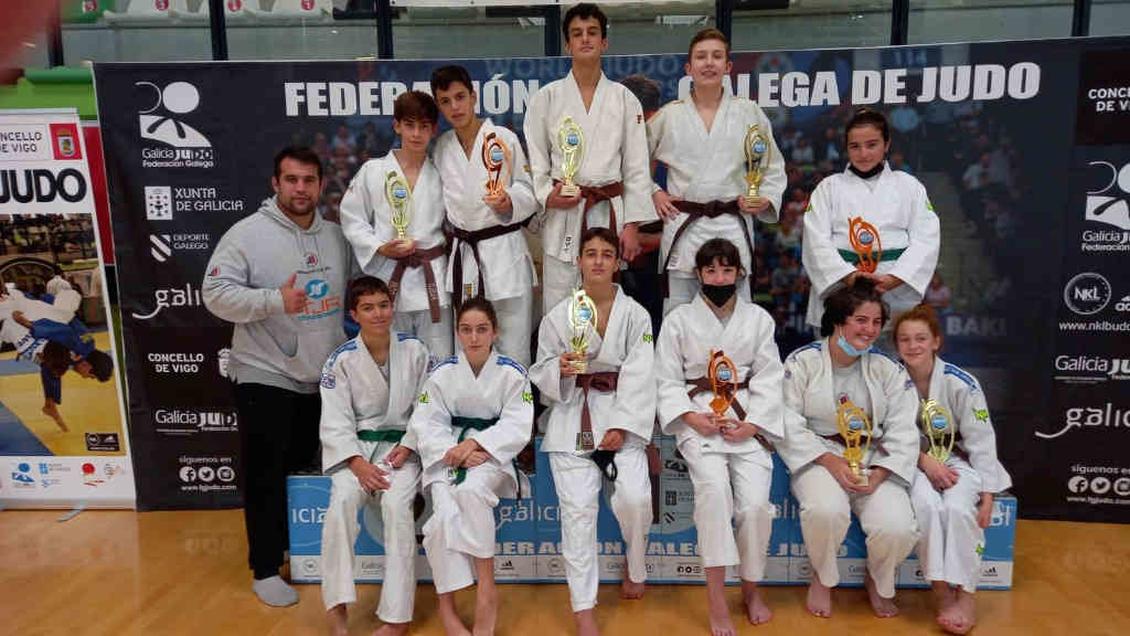Deportistas do Judo Club A Coruña que conseguiron medallas no recente Campionato de España Sub-15 (Federación Galega de Judo).