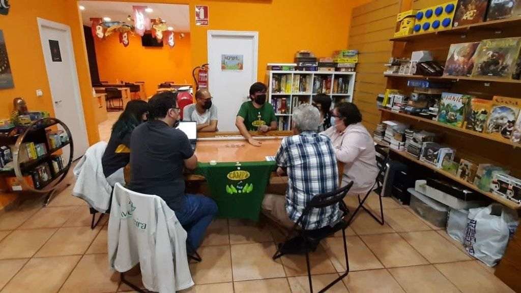 Presentación do xogo de mesa en Ourense. (Foto Aventeira Cooperativa de Educación e Lecer)