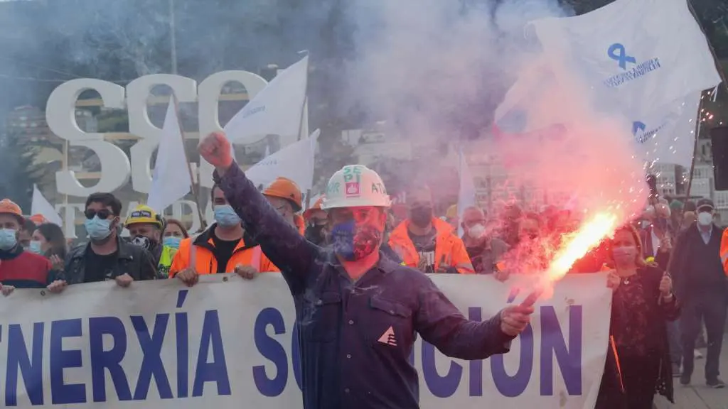 Un momento da marcha que percorreu este domingo as r&uacute;as de Viveiro (Foto: Carlos Castro / Europa Press).