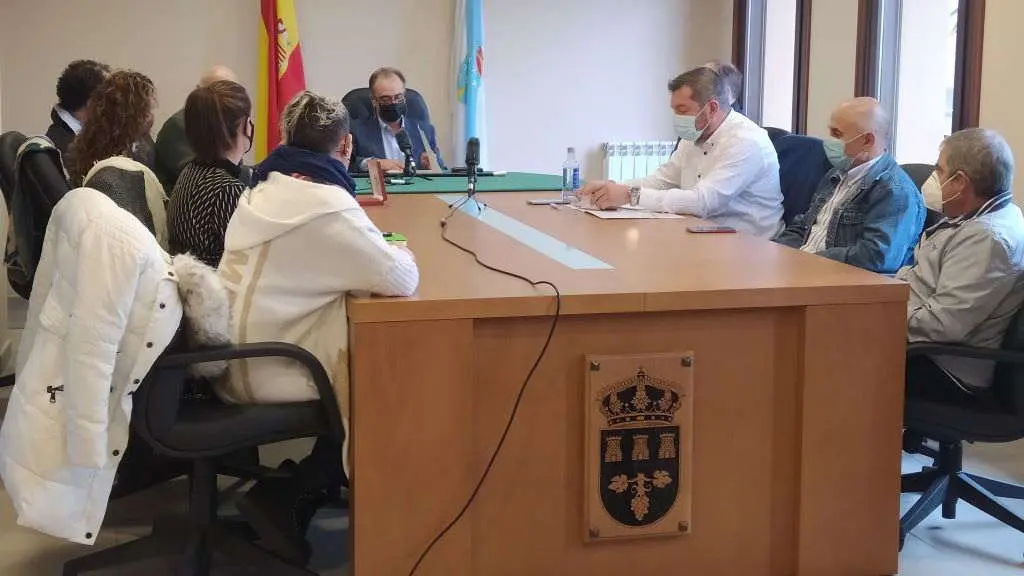 Pleno do concello de San Amaro. (Foto: Europa Press) #pol&iacute;tica #municipal #sanamaro #alcald&iacute;a