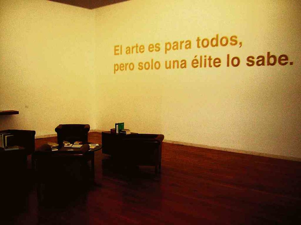 Instalación de Dora García (Valladolid, 1965) nunha exposición no Centro Galego de Arte Contemporánea, en 2009.