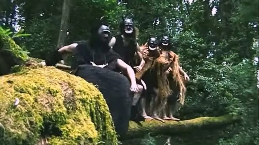 Un fotograma do v&iacute;deoclip de 'Acacia negra'. (Foto: Os Vacalouras)