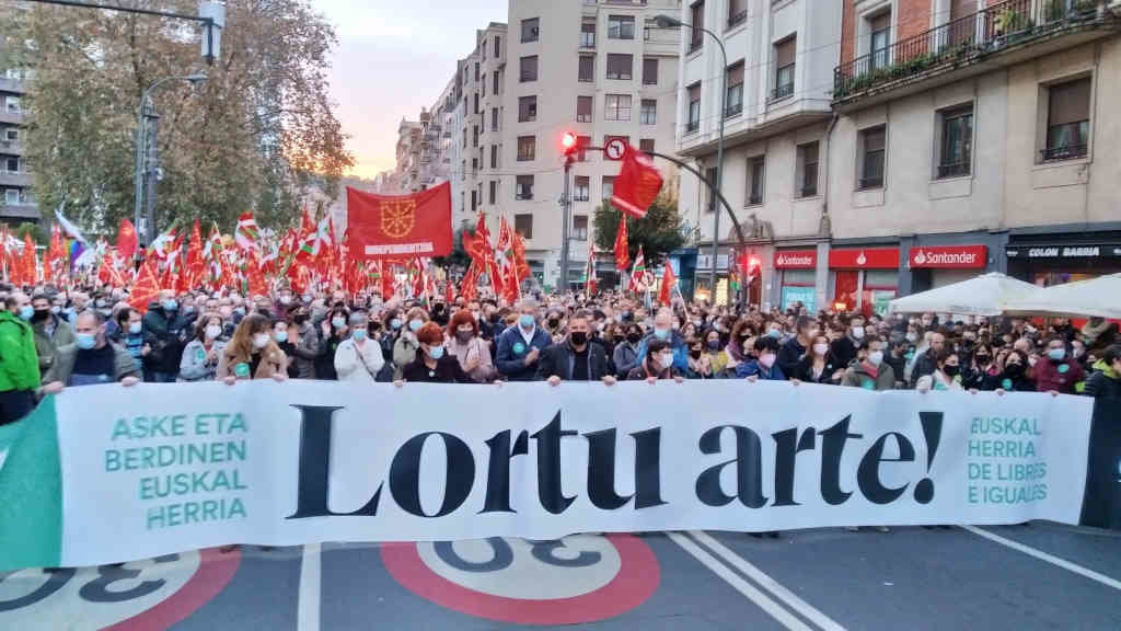 Cabeceira da manifestación a prol da independencia vasca. (Foto: Marcel Pena)