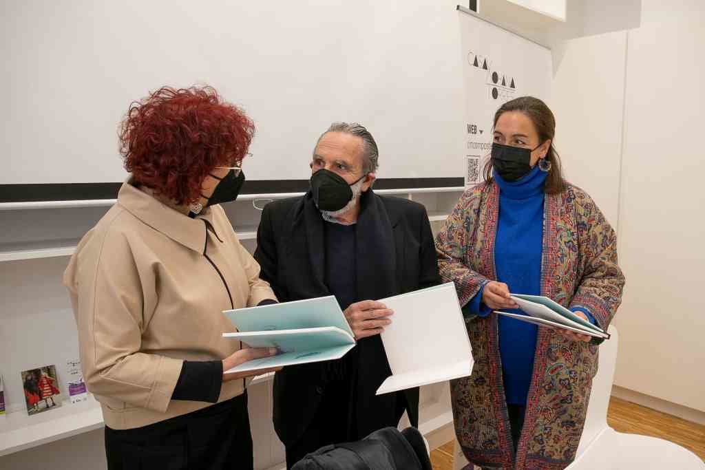 O libro cos poemas póstumos da escritora foi presentado na tarde de onte na Casa Xohana Torres de Compostela.