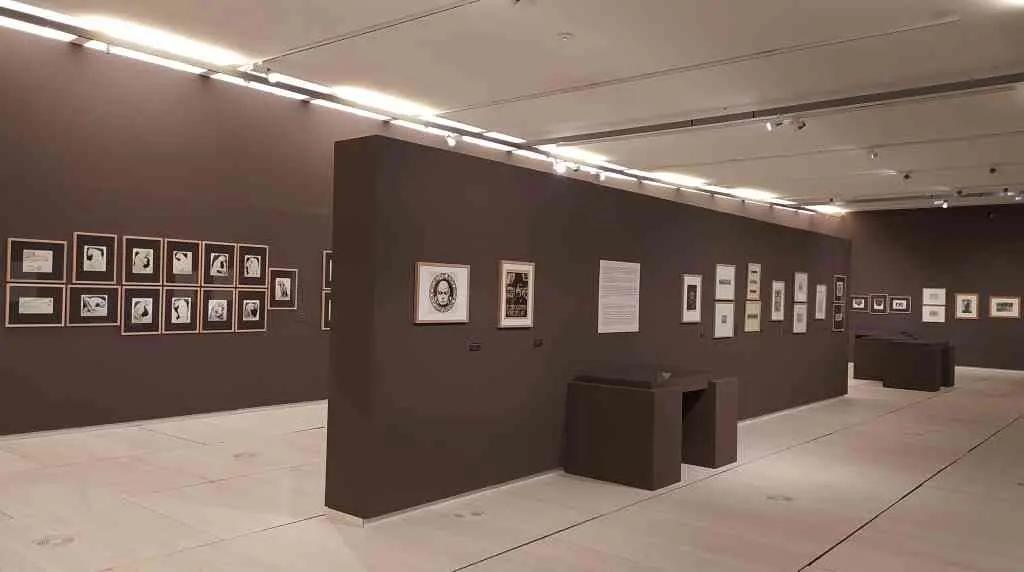 Unha vista da exposici&oacute;n 'Castelao en Europa. A viaxe de 1921' no Museo de Pontevedra. (Foto: N