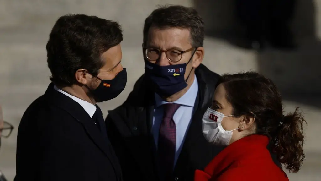 O presidente N&uacute;&ntilde;ez Feixoo xunto a Pablo casado e Isabel D&iacute;az Ayuso (Foto: Eduardo Parra / Europa Press).