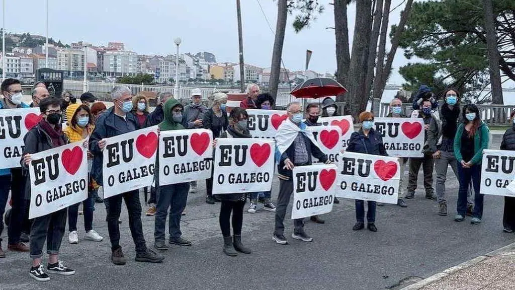 Concentraci&oacute;n en defensa da lingua na illa da Toxa decorrida o pasado ano. (Foto: N&oacute;s Diario)
